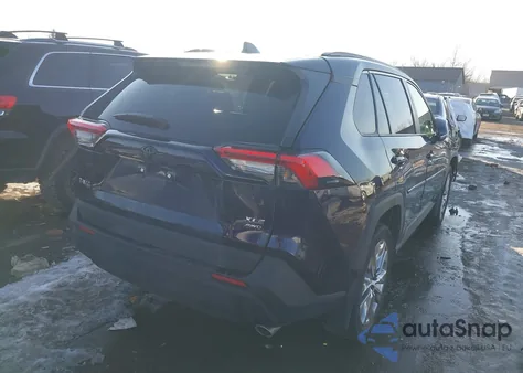2021 Toyota Rav4 Xle Premium z USA, uszkodzony, nr VIN JTMA1RFV7MD070165